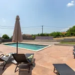 Xenia לאבין